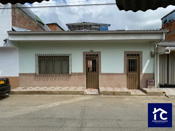 Casa Familiar con Aparta Estudio Independiente